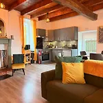 Charming Renovated Stone In Historic Village Dom wakacyjny *