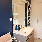 Charming Renovated Stone In Historic Village Dom wakacyjny
