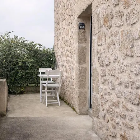 Charming Renovated Stone In Historic Village Semesterbostad