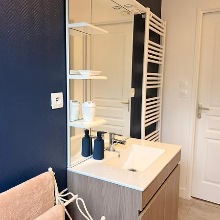 Charming Renovated Stone In Historic Village Semesterbostad