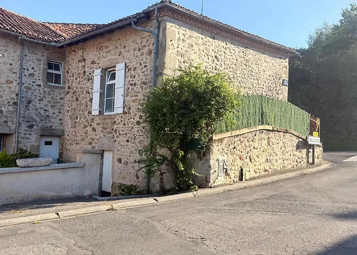 Charming Renovated Stone In Historic Village 度假居 Brigueuil