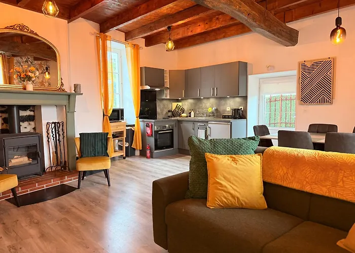 Charming Renovated Stone In Historic Village 度假居 *