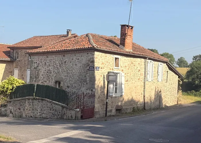 Charming Renovated Stone In Historic Village 度假居 Brigueuil